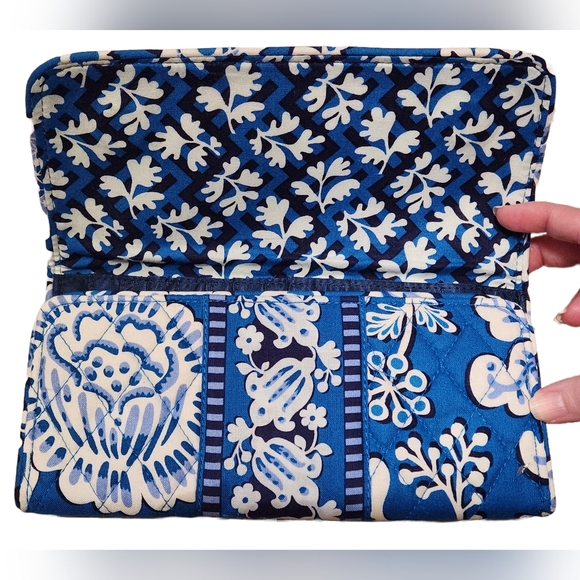 Vera Bradley blue lagoon gallery wallet - Picture 3 of 7